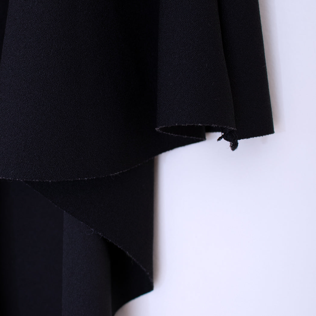 <transcy>Vestido negro</transcy>