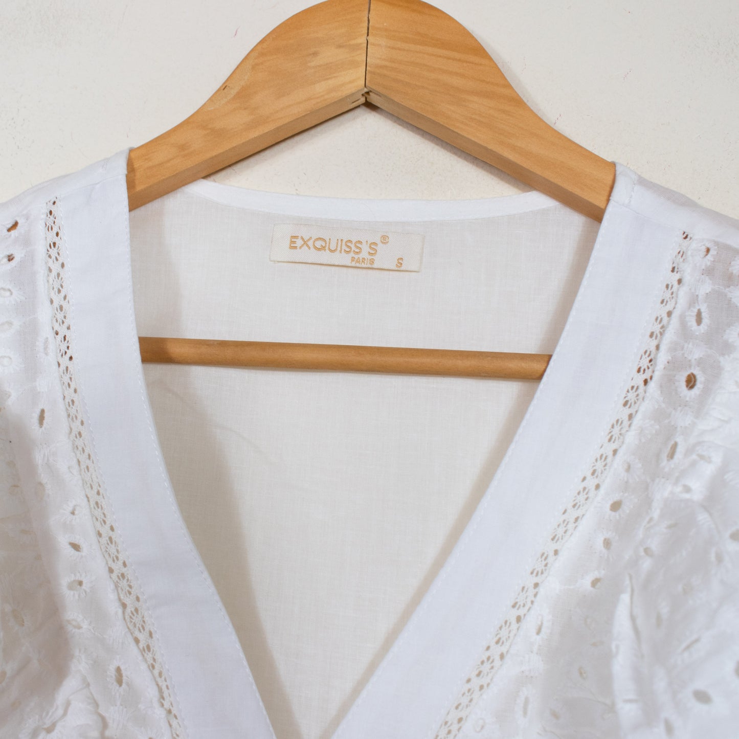 Exquiss's blouse