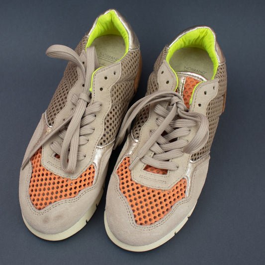 Nobrand Sneakers