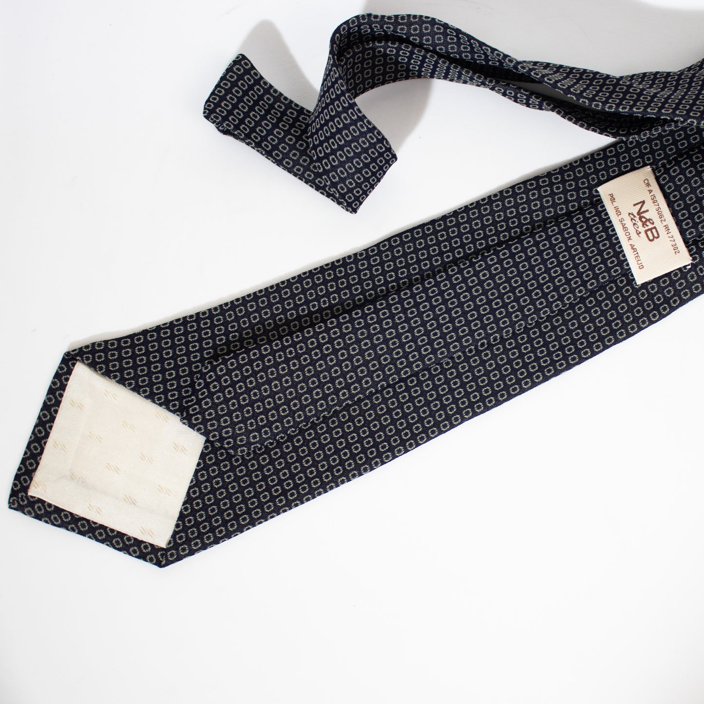 N&amp;B Tie