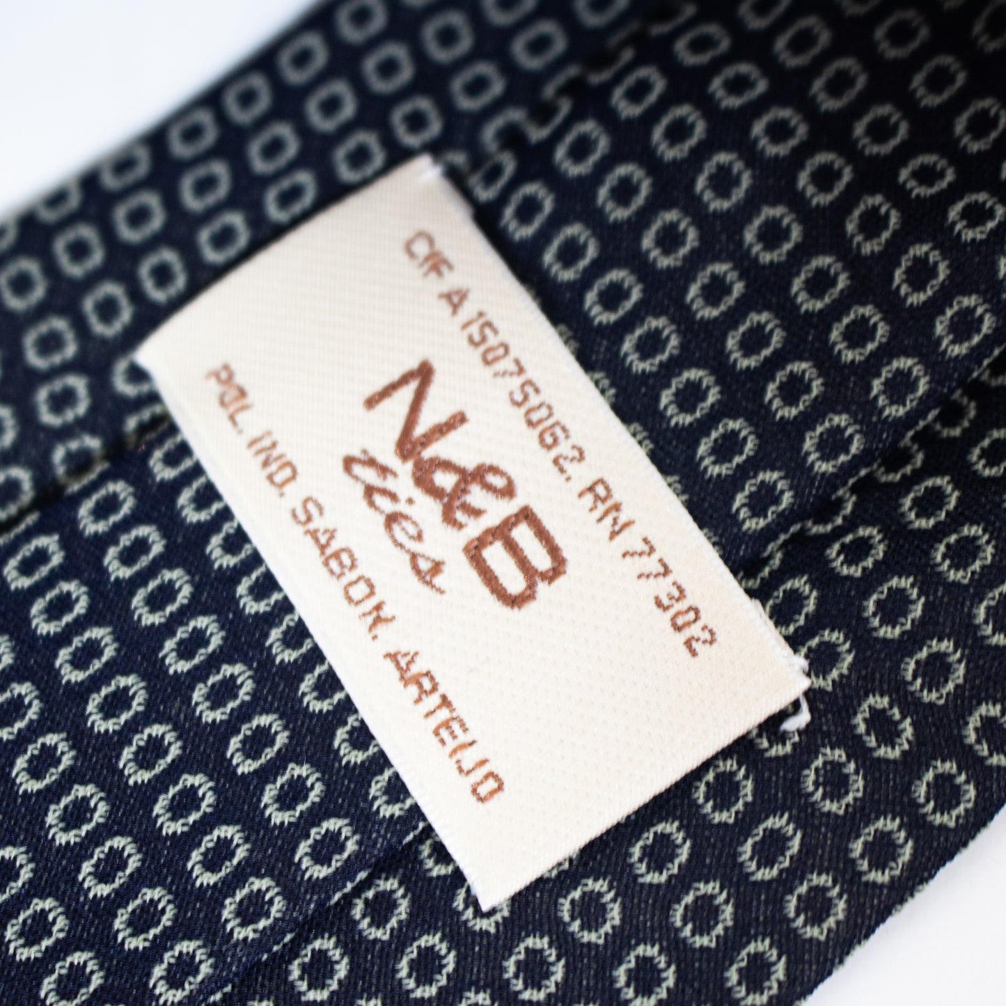 N&amp;B Tie